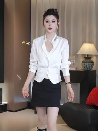 这条高腰A字裙裤简直就是百搭王!#穿出高级感 #今日穿搭look #轻奢女装 #气质穿搭 #百搭裤子