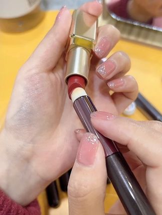 用这个#唇刷 涂口红唇釉真的挺好看 #唇妆 #化妆工具 #涂口红
