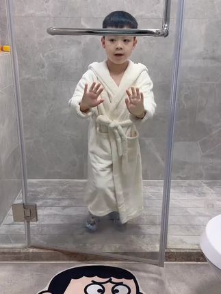 给儿子入手了一款浴袍,洗完澡一穿可暖和了,超可爱的卡通图案,还有成人码的,赶快安排上吧#儿童浴袍 #浴袍 #儿童家居服 #家居服 #浴袍