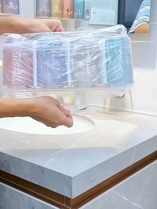 #卫生间好物 #居家好物 #厨房好物 厉害#实用好物 , 卫生间装个这样的牙刷架, 真的太好用了, 牙刷可以悬挂起来。     #好物推荐🔥