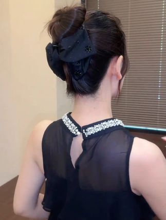 路易斯星语轻松打造出优雅的发型 让你在任何场合自信满满#美出高级感 #抓夹用法 #发型教程 #赫本风 #抓夹