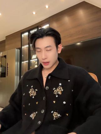 网红款珠花装饰开衫#男生穿搭 #穿出高级感 #穿搭 #品质男装 #今天穿什么