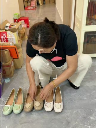 宝贝们下午好,妈妈鞋子来了,看看有没有妈妈喜欢的鞋子