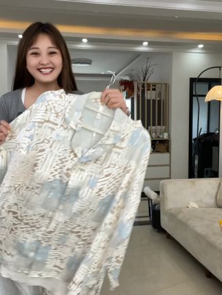 家居服还得是栗茵家,不但颜值高,上身也超舒适呀,穿过他家的姐妹都知道#家居服#睡衣#睡衣家居服#可外穿家居服#显瘦穿搭