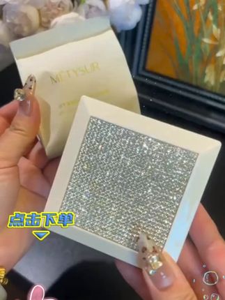 谁能拒绝一款 滋润服帖持妆的气垫,真的防水防汗,姐妹们试试吧 太给力了#气垫 #超好用 #防水防汗不脱妆 #美妆 #女生必备