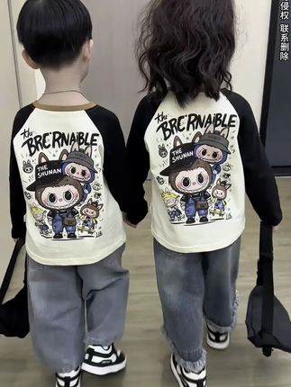 快来看,我给我儿子买一个很好看的拼接袖的T恤,vvv这个衣服的图案真的是很好看。#秋季穿搭#面料柔软舒适#纯棉t恤