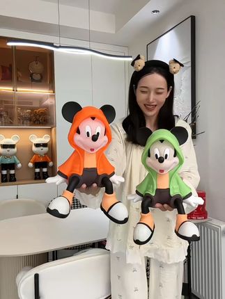 风衣米奇坐姿摆件客厅电视柜装饰入户玄关酒柜高级感小众手办轻奢#米奇摆件 #客厅装饰 #轻奢手办 #家居好物 #小众装饰