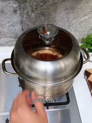 这个取碗夹真的太实用了,三合一的设计,以后端热菜热饭再也不怕烫手,而且它还是个开瓶夹 #厨房好物 #防烫夹 #厨房必备 #厨房夹子 #厨房好物推荐