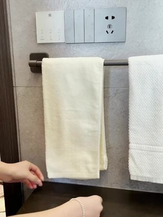 枪灰毛巾架子卫生间免打孔壁挂式置物架毛巾杆浴巾架洗手间收纳架#毛巾架子 #免打孔架子 #卫生间收纳 #枪灰置物架 #浴巾架