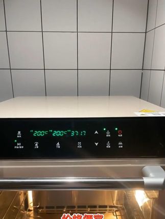 今天推荐的电烤箱拥有热风循环系统, 可以实现多层均匀同烤,而且还是上下独立温控,让您同时享受上脆下软的双重口感。还有独特的4层同烤设计,火力全开,一次性能满足您的所有需求。价格便宜,质量好。 这么实用的电烤箱赶紧入手一个试试吧,别犹豫了,赶快下单吧!工厂直销生产厂家批发#电烤箱 #电烤箱家用 #电烤箱推荐 #电烤箱厂家 #电烤箱生产厂家