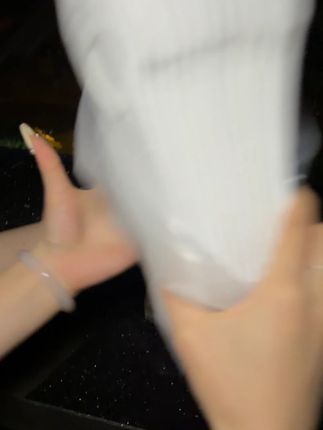 夜晚很凉快,给大家拆个快递,一镜到底给大家做个测评,隐形船袜,百搭又耐看,火烧有淡淡的棉花香,走路不掉跟#强烈推荐好物  #袜子  #记录真实生活  #出门必备