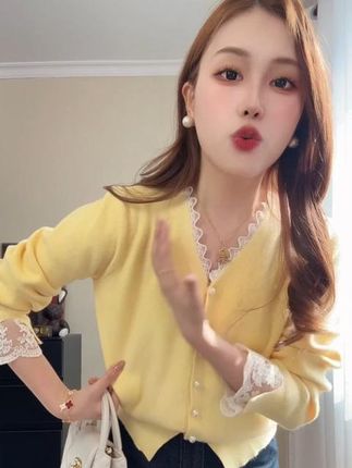 2025秋季新款轻奢珍珠扣V领蕾丝修身显瘦针织开衫高级感上衣女#品质女装