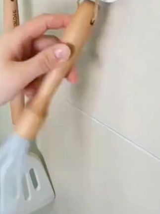 多巴胺吸盘挂钩也太好用了,不仅吸的牢固,换位置还很方便不留胶印,关键颜值也很高#免打孔挂钩 #吸盘挂钩 #挂钩