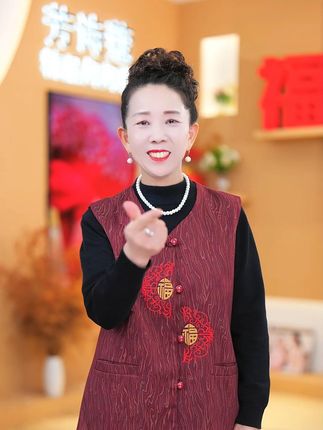 爱不需要翻山越岭,孝心也无需飘洋过海,简单的日子里一份心意就好!#妈妈装 #中老年女装 #马甲 #奶奶装马甲