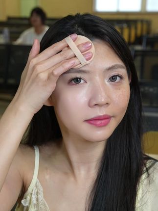 不会化妆的女生看过来,这款娜涟隔离霜超好用,提亮养肤,轻薄服贴隔离+保湿+提亮!#娜涟 #娜涟光感隔离霜 #素颜霜  #寻妆中国  CJ49
