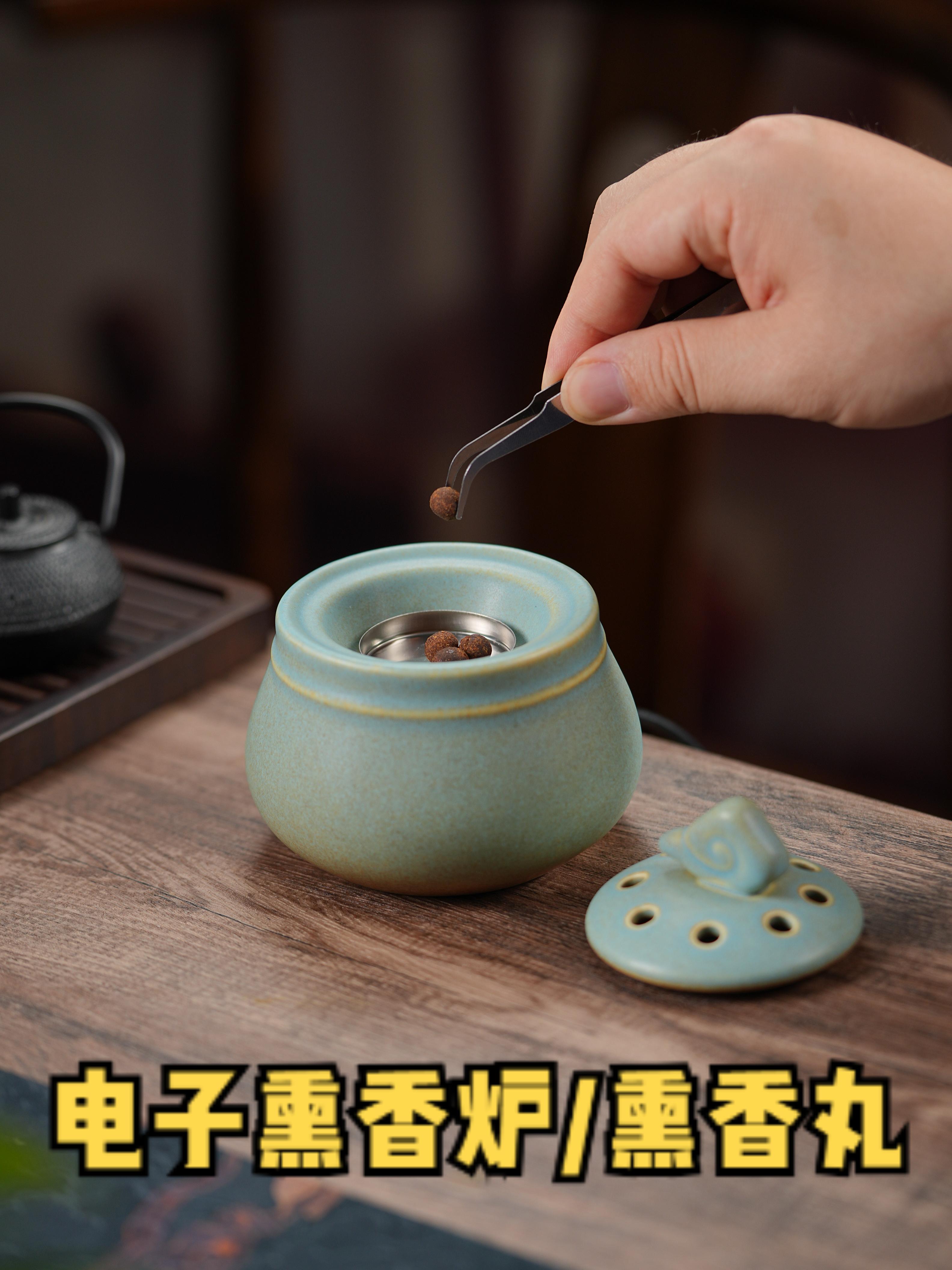 电熏炉|品香新方式。香丸通过熏烤出来的香气令人愉悦,不仅有香不见烟,而且香气释放更柔和淡雅,温润悠长。用电香炉熏香,更便捷舒心,用现代的方式体会古人用香的雅致~#熏香 #电熏炉 #香炉 #电子香薰炉 #生活美学