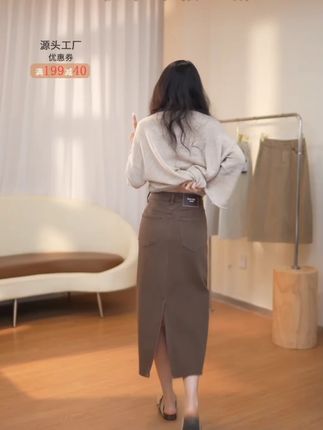 可可棕丨秋季新款A字咖啡色后开叉显瘦牛仔裙设计感女半身裙#半身裙 #牛仔裙 #裙子