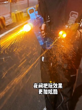又到了一年一度玩水枪的季节啦 ~ #这玩具好炸裂 #这么炸裂的玩具谁研究的呢 #玩具推荐 #水枪