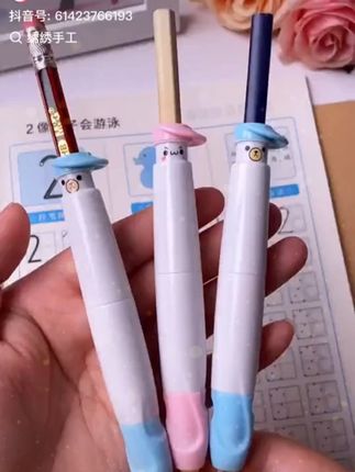 给孩子准备的第一支笔一定是正姿笔,如果姿势不对,很难改正的。正姿笔是一秒正姿,让孩子养成好习惯!#文具安利 #好物推荐🔥 #学习用品