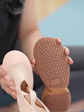 练舞,跳绳,跳操都可以穿的多功能运动鞋! #练功鞋#室内运动鞋#跳舞#健身#运动