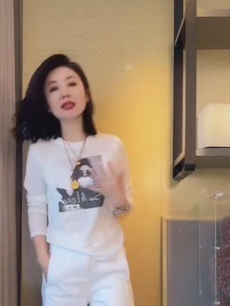 【咖啡女孩】2025早秋新款后背字母咖啡女孩长袖T恤上衣LK2506449 #简约穿搭 #气质范 #高级感穿搭 #气质穿搭 #时髦精