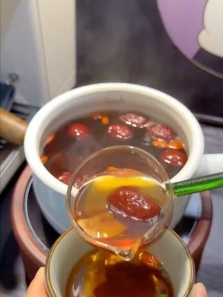 女人没人心疼你,也要好好爱自己,每天一杯#当归 姜枣饮 暖暖的很贴心