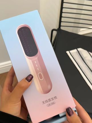 一机多用的多功能#无线直发梳可直发可卷发可做 内扣,可做八字刘海,还可做蓬松高颅顶发型,而 ,真是太方便了#手残党也能学会的发型 #直发梳 #新手卷发教程 #卷发神器