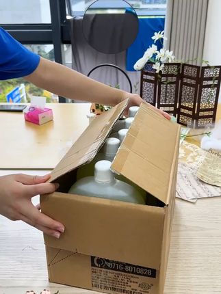 家里拖地有水印!有腥味!黏鞋底的你就试试这个地板清洁剂,超干净好闻#拖地不留水印 #地板清洁剂 #家居清洁 #搞卫生
