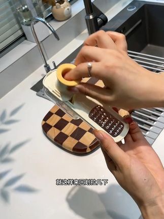 能研磨能切片还能擦丝的三合一迷你切片器, 真的太方便了!#厨房好物 #姜蒜研磨器 #厨房实用工具 #三合一切片器