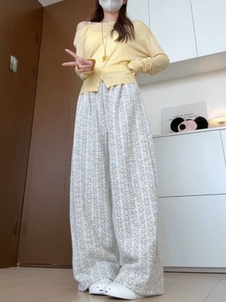 被追着问的提花裤,这设计,简直长在审美点上!!! #简约搭配 #小个子显高显瘦穿搭 #出游穿搭 #慵懒风穿搭