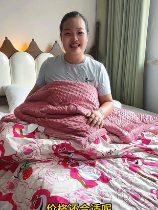 二三十块钱到手一条可以机洗的#豆豆被 现在的价格也太合适了.面料软软糯糯,盖着柔软舒适#源头实力厂家 #被子 #居家好物 #春秋豆豆被 #床品