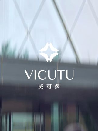 威可多旅型西服,立体双层华夫格肌理,独特3D结构自然塑形,廓形挺阔有筋骨!重要场合随时从容登场。#刘昊然 #正装全场景穿搭顾问 #让旅行更有型 #威可多3D塑型西服 #人生如旅步步有型