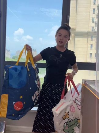 马上开学了,孩子的#被子收纳袋 就选这样的,耐磨防水还送姓名牌,这回再也不怕孩子拿错了#收纳袋