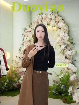 超惊艳!朵以秋冬新款大衣穿搭展示,直播间速来 #朵以 #秋冬穿搭 #时尚大衣 #女装推荐