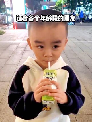 大漠叔叔老海南人推荐的当地椰奶,正宗海南椰子汁# 椰汁 # 大漠叔叔 # 好喝不贵 # 椰子 # 昌茂青椰乳