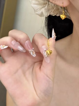 这个小爱心耳钩好可爱啊啊!(7425)#黄金首饰 #首饰分享 #黄金耳环 #足金999 #美开乐珠宝