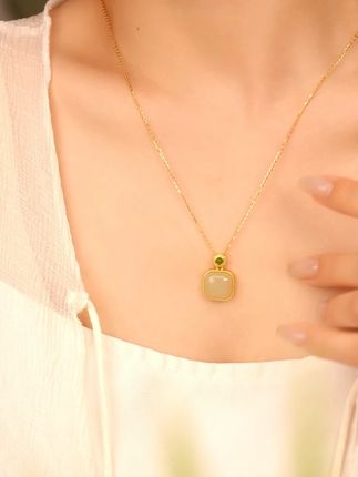谁懂啊!原来女生真正想要的礼物是这种,偷偷给她备着 #方糖套装 #中国黄金玉石 #和田玉吊坠 #和田玉耳饰 #礼物推荐