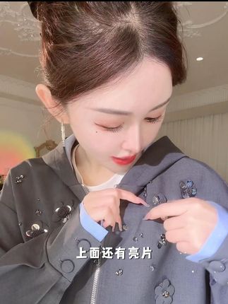 #余潇潇 【缪系学姐】立体花朵珠片装饰连帽宽松落肩外套&微A短款半裙#穿出高级感 #穿搭 #品质女装 #这样穿太好看了