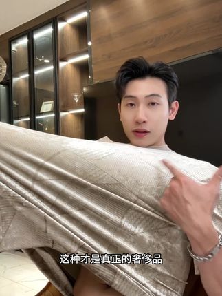 潮牌提花线条百搭设计圆领短袖#轻奢痞帅男装#男士网红款#男装潮流猎人#高级感穿搭 #品质男装