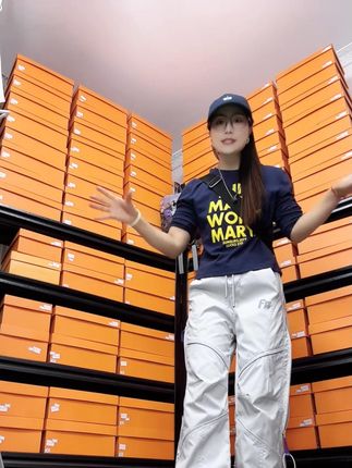 秋季机能侧开拉链防风防水冲锋裤男女同款潮牌宽松大码直筒工装裤 #谁穿谁好看系列 #百搭裤子 #显高显瘦显腿长 #好鞋推荐 #只做高品质
