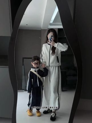 立秋后早晚天气凉,和女儿入了这种亲子装运动服,条纹搭配撞色设计真的好好看,新品上新你看看太合适啦! #宝妈推荐 #骗你生女儿 #秋款新款 #开学季穿搭