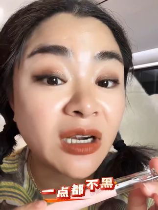 复古砖红调舒服,双头唇釉设计合理。口红显色自然,雨衣兼精华,日常用着省心,值得入手。#口红 #好物推荐#连阿品