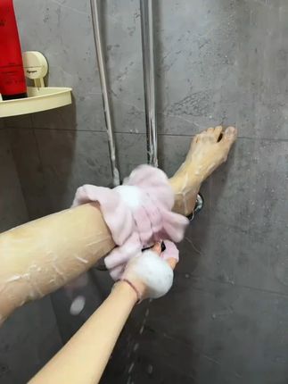 有了这个# 二合一拉背沐浴球,搓澡再也不求人了# 浴室好物 # 搓澡神器 # 搓背神器