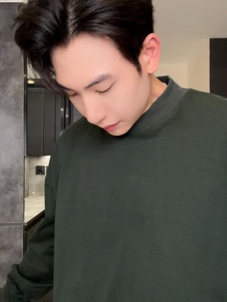 潮流简约纯色圆领卫衣#气质穿搭 #高级感穿搭 #品质男装 #简约穿搭 #ootd穿搭