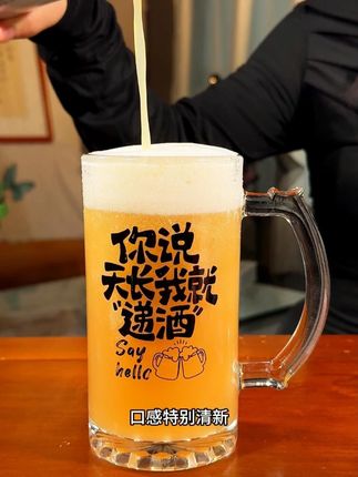 入口就是满满的麦香、果香、酒香相织融合,当做微醺晚安酒合适呢 #精酿啤酒 #百香果啤酒