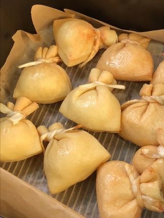 被这个饱满多汁的手工鱼籽福袋,给拿捏住了胃口!