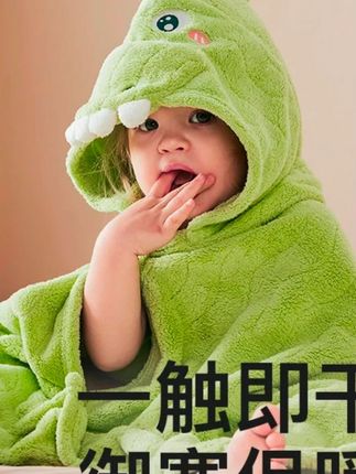 宝宝洗完澡要快速地擦干身上的水分 等他选这种珊瑚绒的浴巾就特别合适 吸水性快,而且一整个很柔软#珊瑚绒浴巾吸水性好