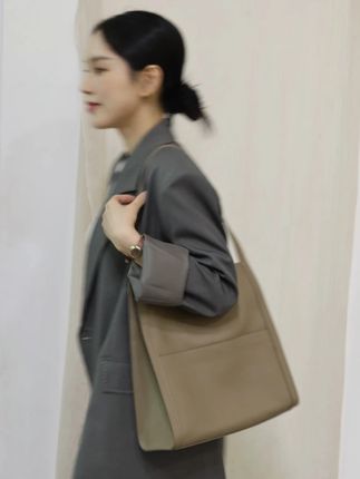 谁能拒绝这只高级感满满的单肩包,真的太好看啦 #包包 #美包分享 #早秋包包推荐 #美出高级感