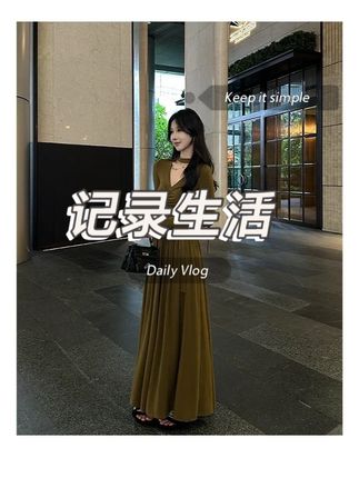 法式收腰设计感褶皱飘带内搭连衣裙女秋季V领修身a字气质大摆长裙#显瘦穿搭 #夏季新款 #显瘦遮肉 #连衣裙 #今天穿什么
