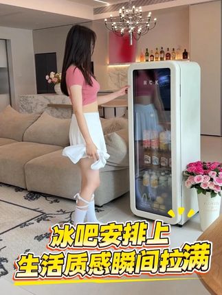 冰吧安排上,生活质感瞬间拉满! #HCK哈士奇冰吧 #青岛啤酒节拿捏我的夏天密码 #夏日微醺计划 #我家的长期主义好物 #收纳微缩冰箱也太治愈了